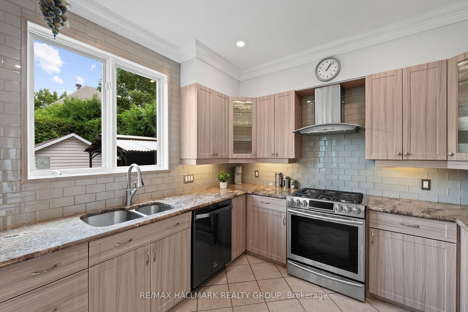 2104 Sandy Oaks Drive • Ottawa, ON photo 19