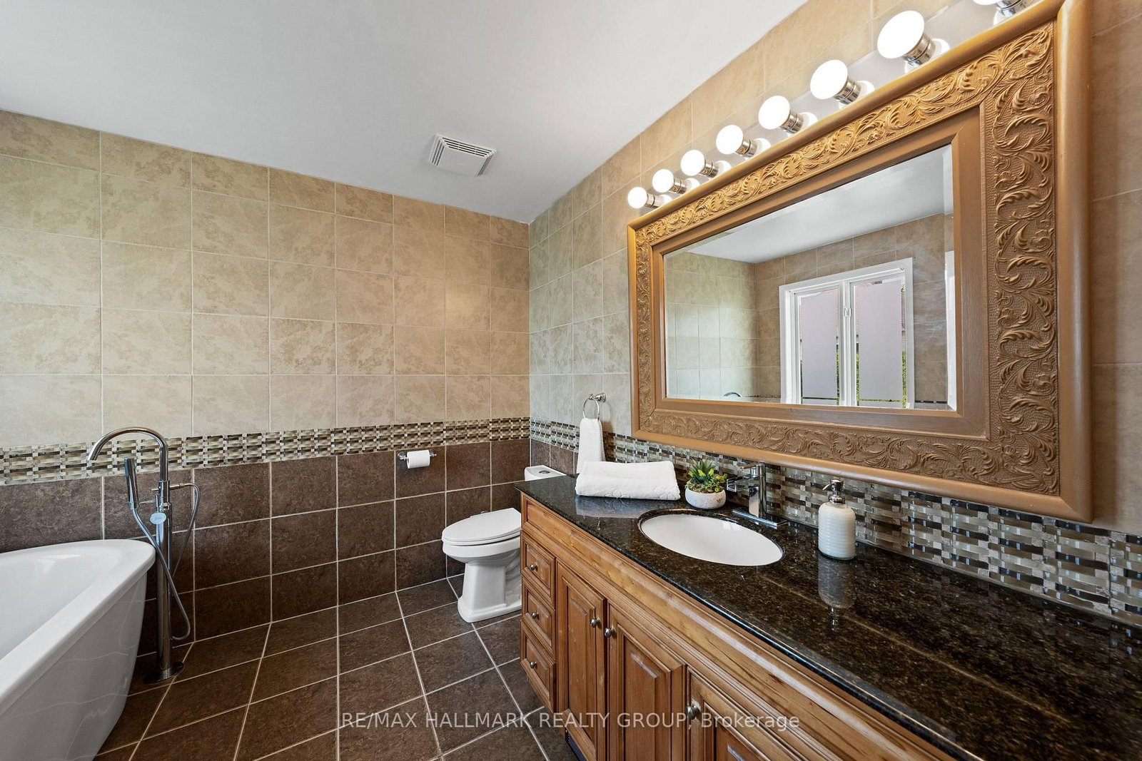 2104 Sandy Oaks Drive • Ottawa, ON photo 26