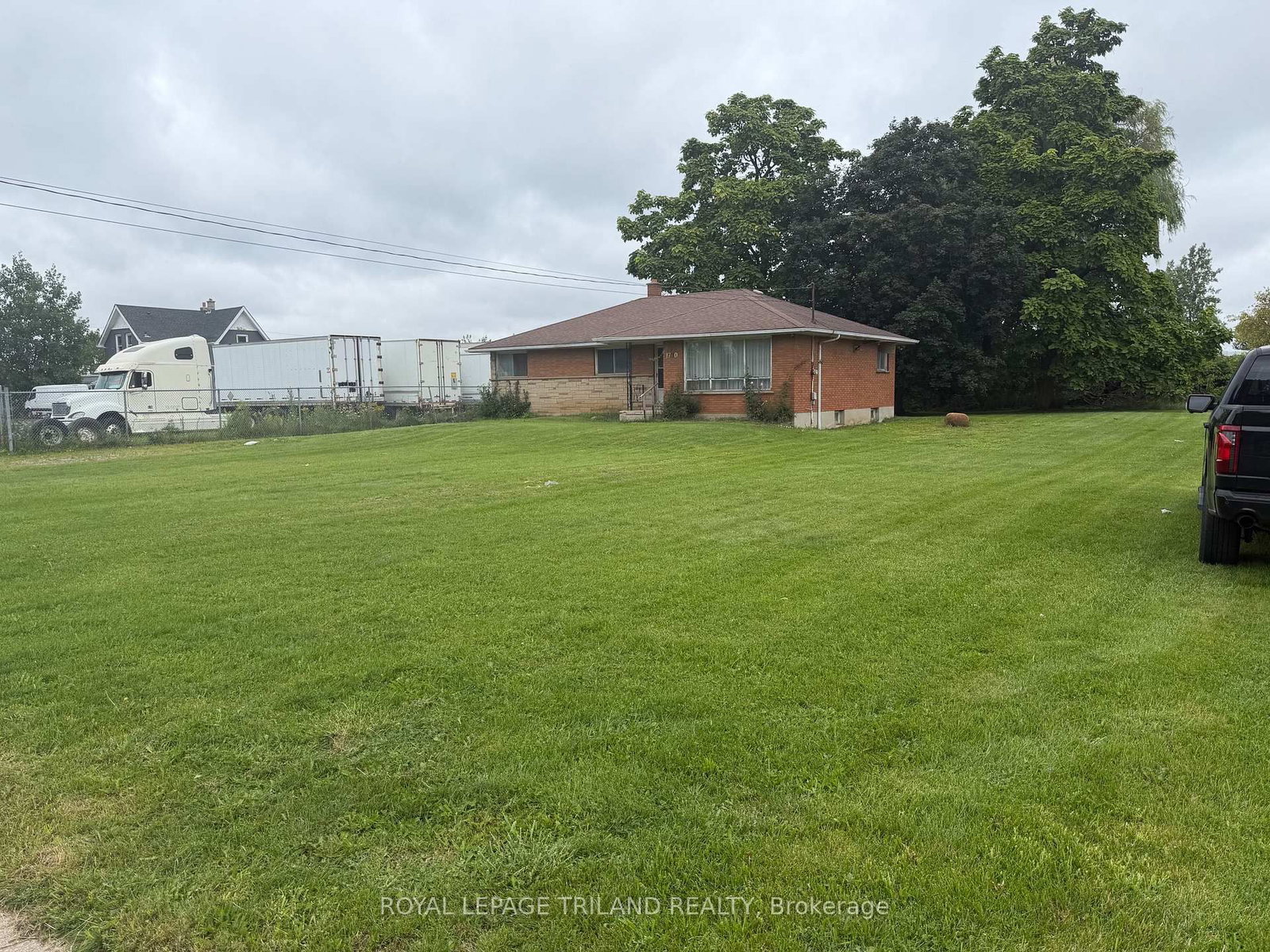 1780 GORE Road • London East, ON photo 1