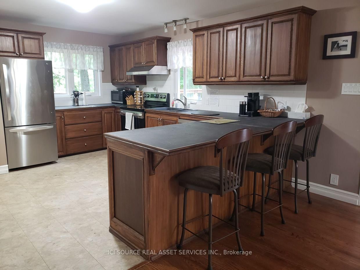 703 Davidson Lane • White Lake, ON photo 13