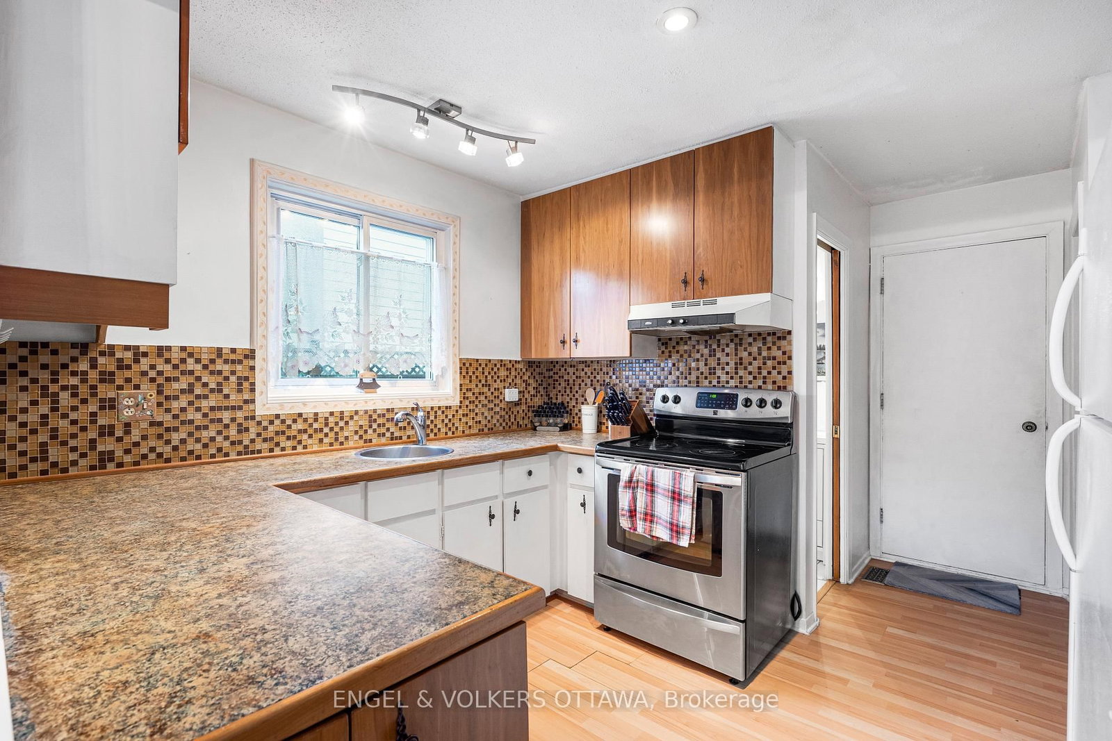 10 Estelle Crescent • Nepean, ON photo 20