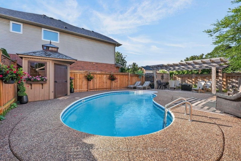 37 Hickory Crescent