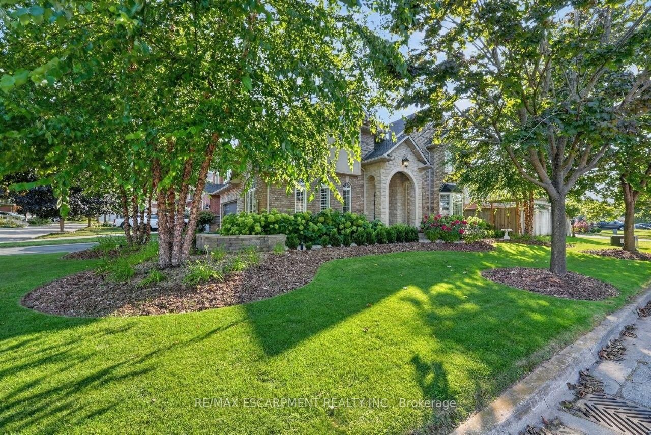 37 Hickory Crescent • Grimsby, ON photo 6