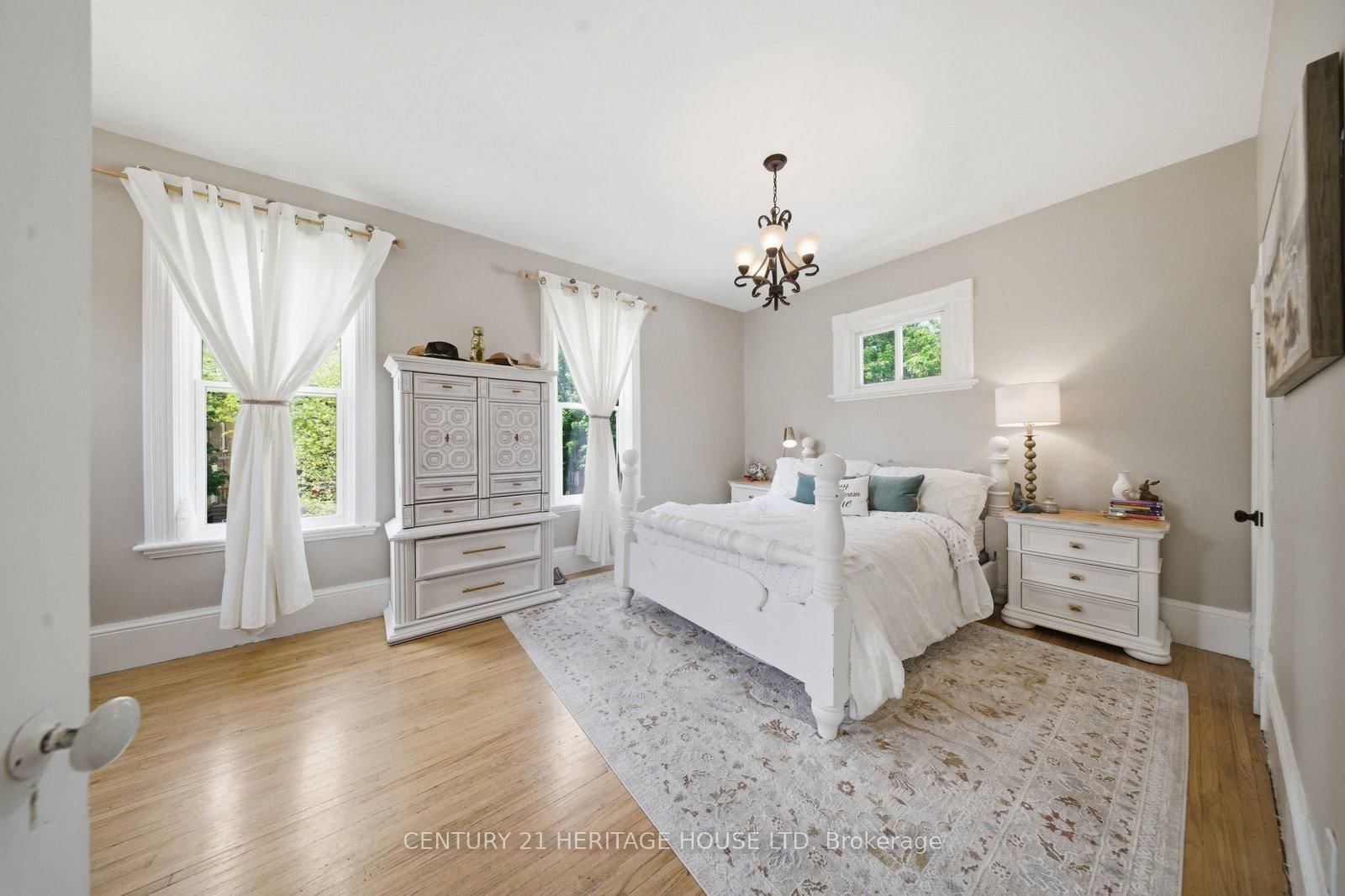 62 East Avenue • Brantford, ON photo 21