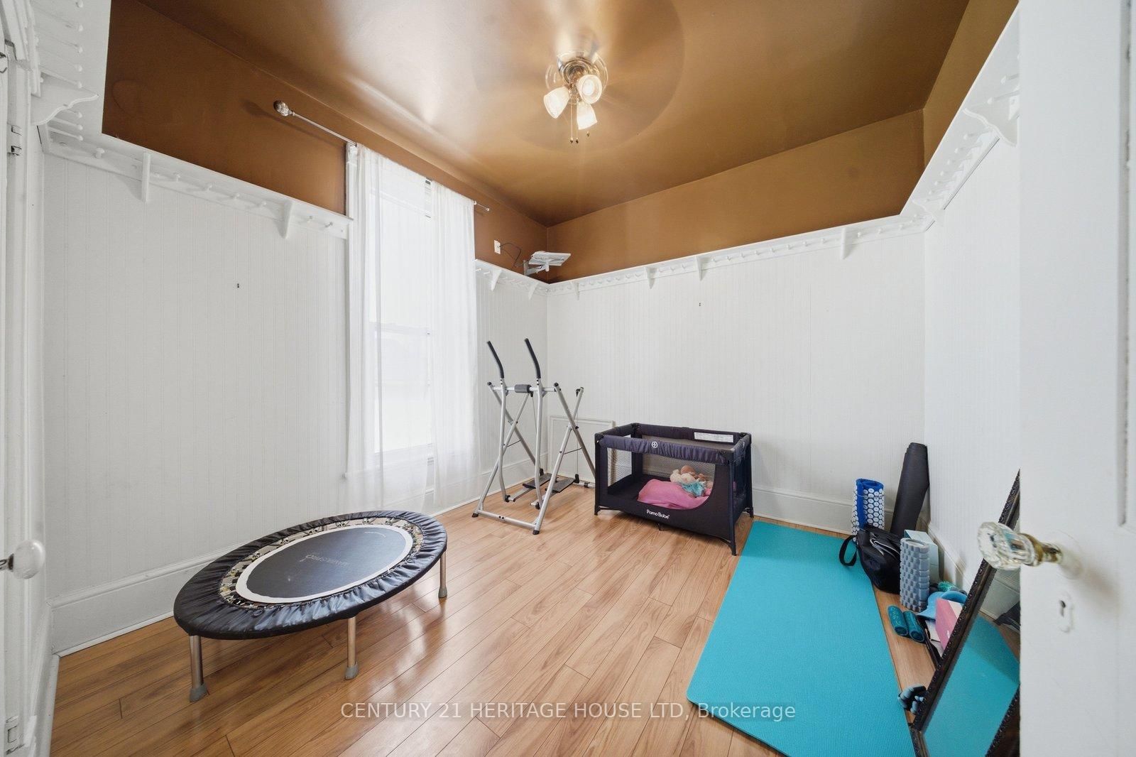 62 East Avenue • Brantford, ON photo 24
