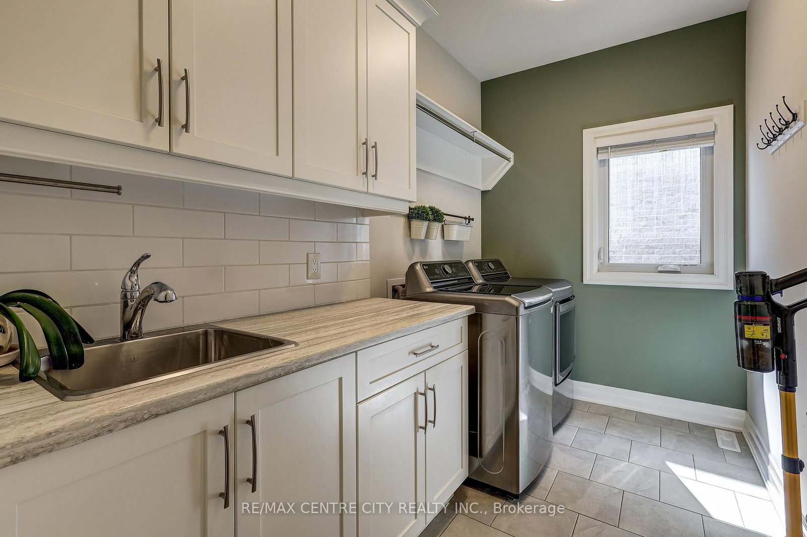 62 Talbot Grove Lane • Southwold, ON photo 10