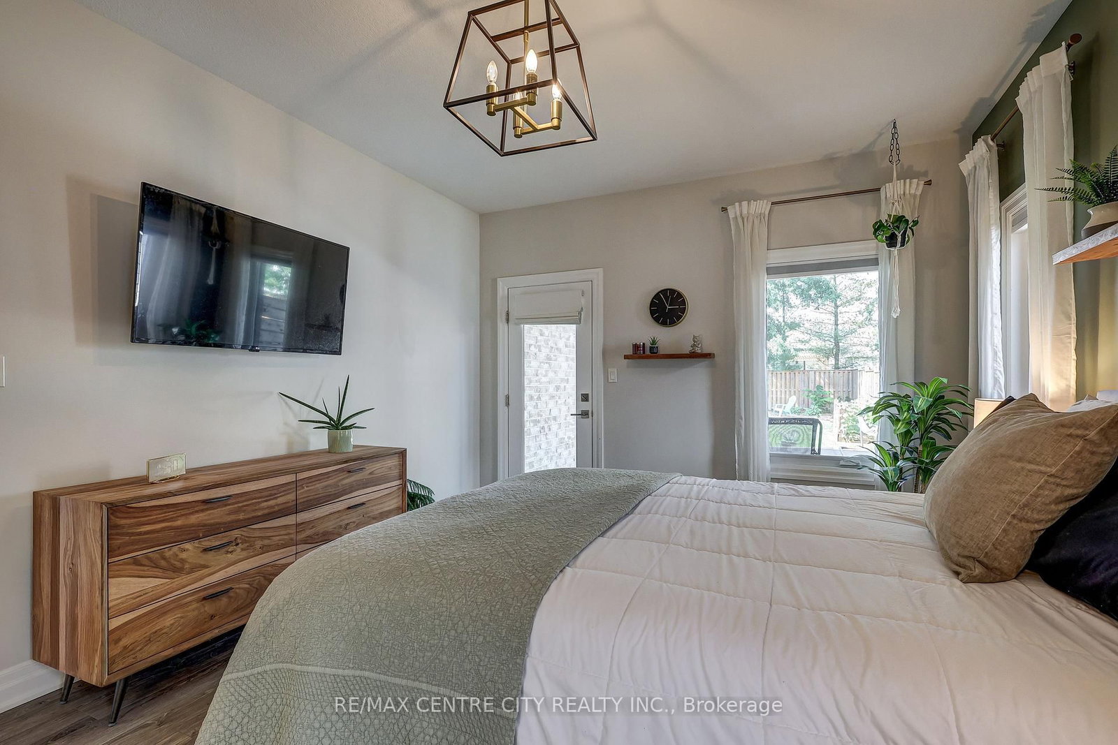 62 Talbot Grove Lane • Southwold, ON photo 13