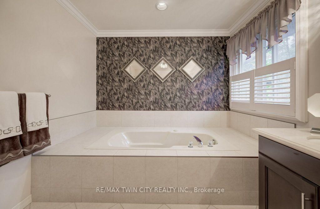 449 Knightsbridge Court • Waterloo, ON photo 28