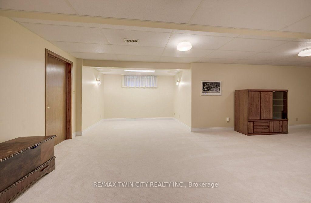 449 Knightsbridge Court • Waterloo, ON photo 37