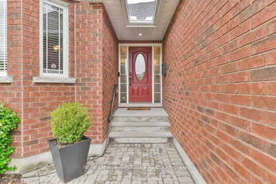 16 Magnolia Court • Belleville, ON photo 5