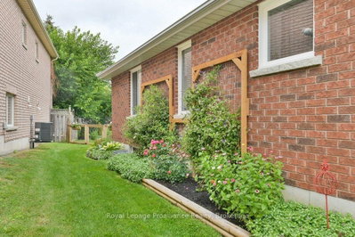 16 Magnolia Court • Belleville, ON photo 6
