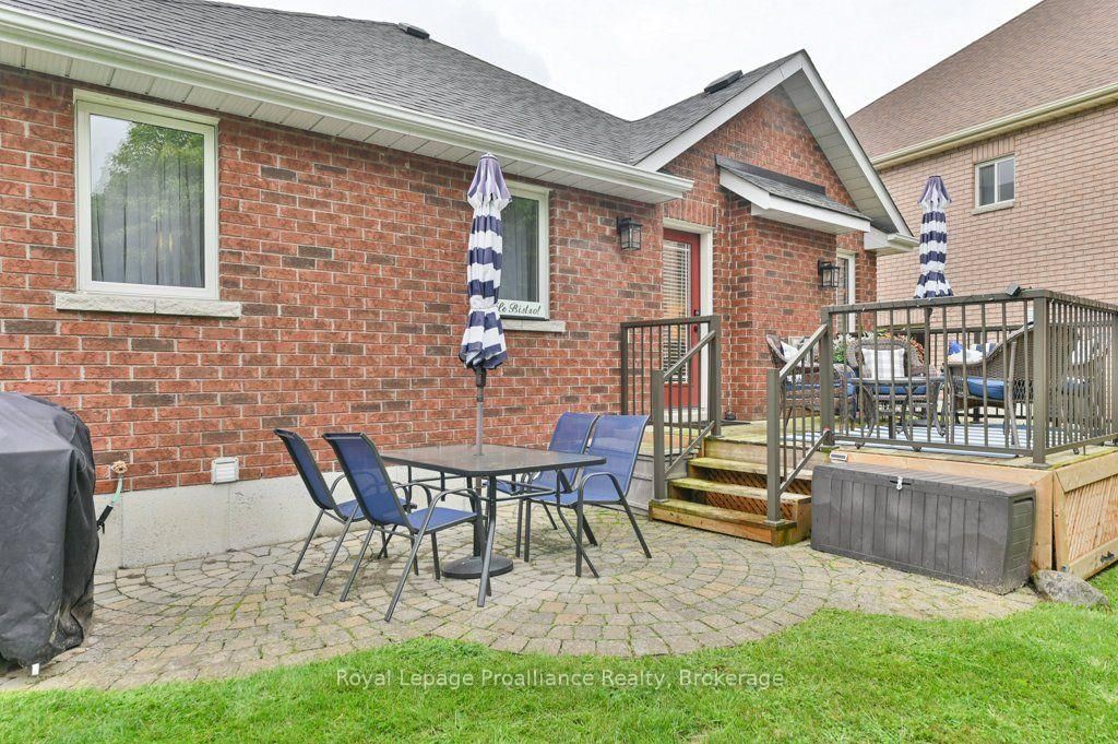 16 Magnolia Court • Belleville, ON photo 8