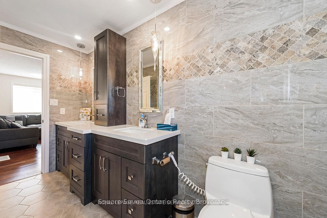 635 Commonwealth Cres, Kitchener, view 32