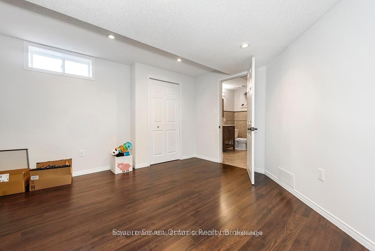 635 Commonwealth Cres, Kitchener, view 34