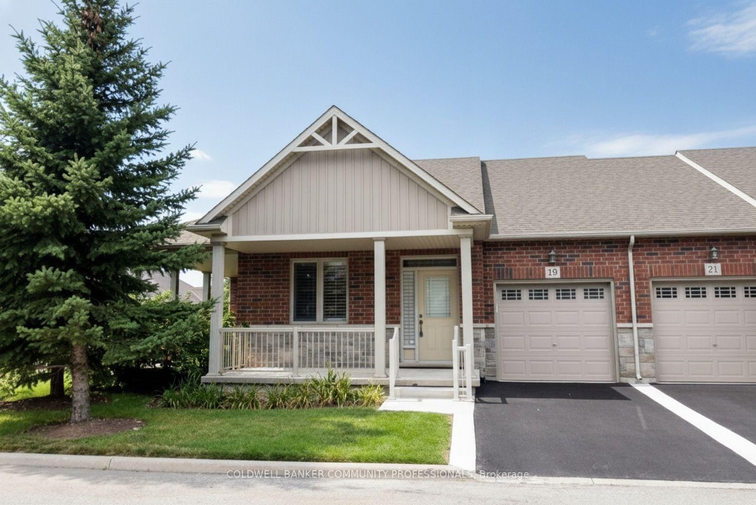 19 Stickland Lane • Hamilton, ON photo 1