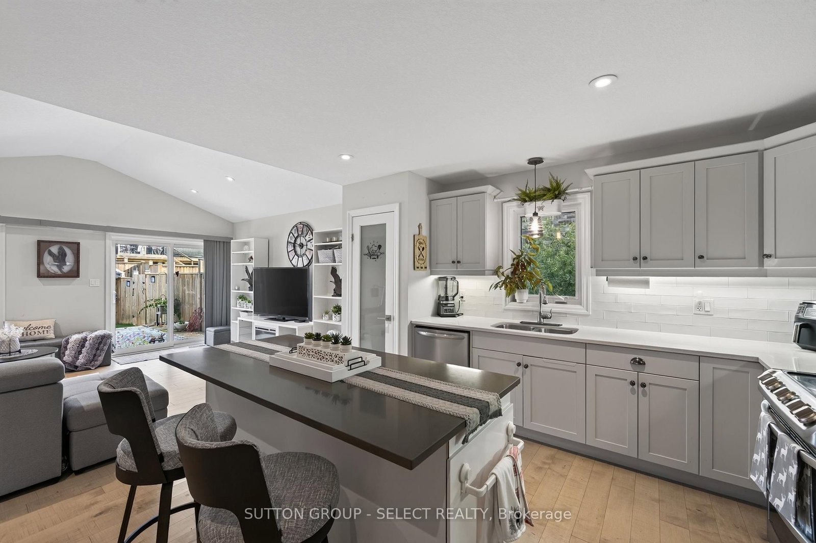 17 Cortland Terrace • St. Thomas, ON photo 8