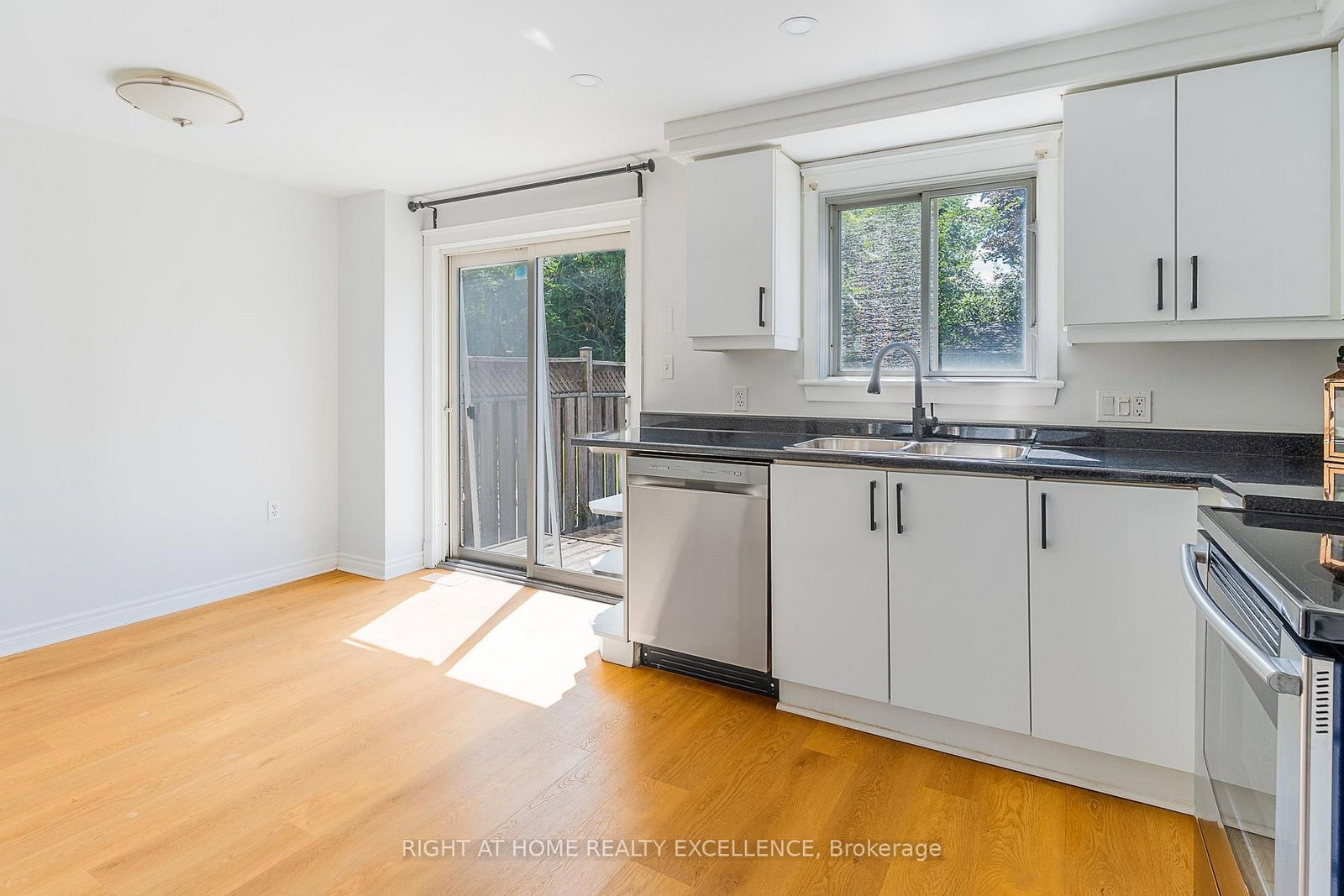 1007 ELGIN Street N • Cambridge, ON photo 11
