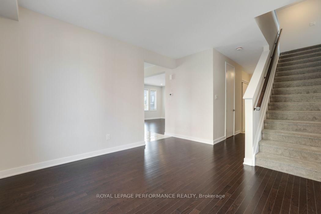 119 Hackamore Crescent • Richmond, ON photo 6