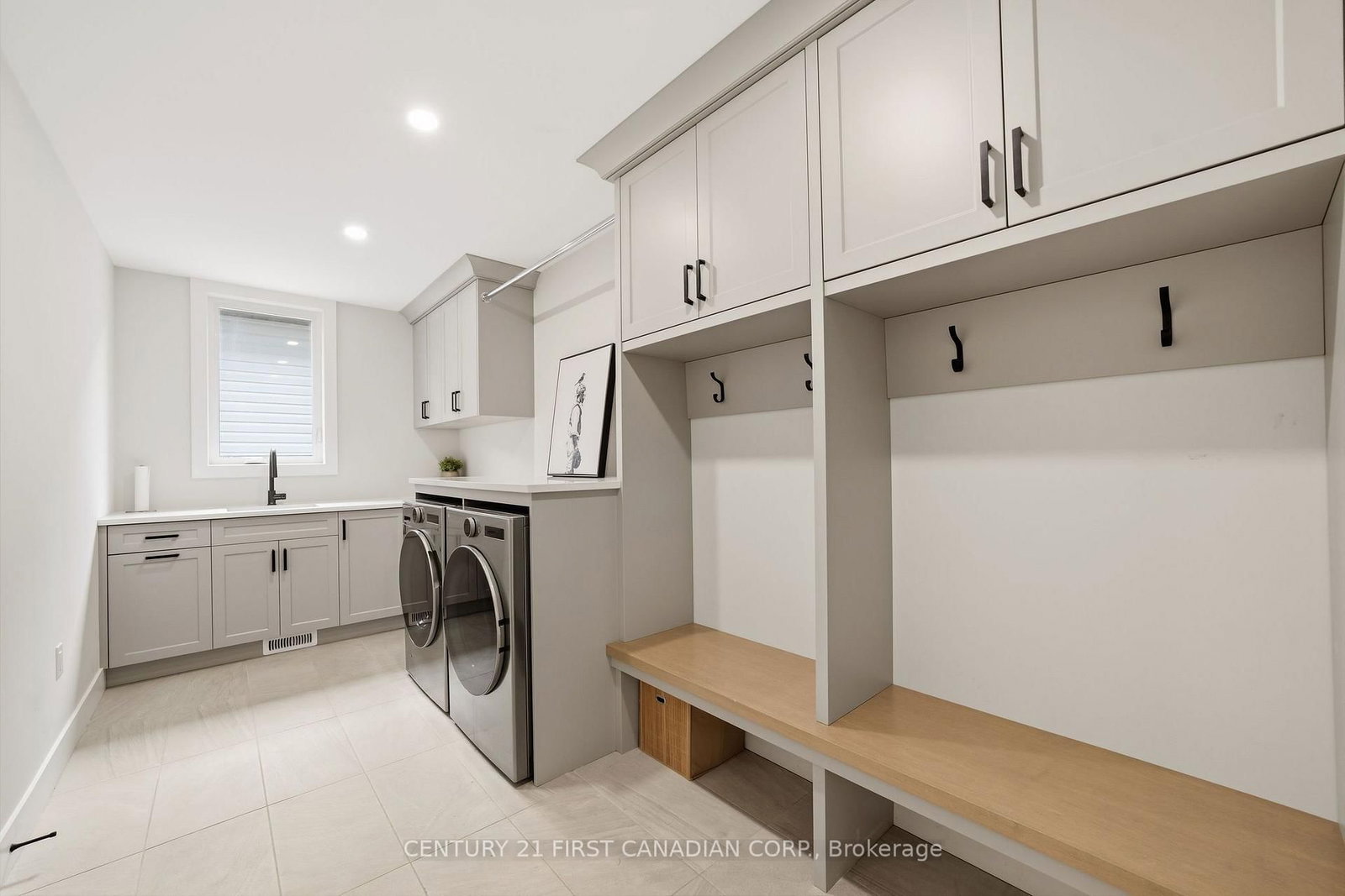 9 SHELDABREN Street • North Middlesex, ON photo 4