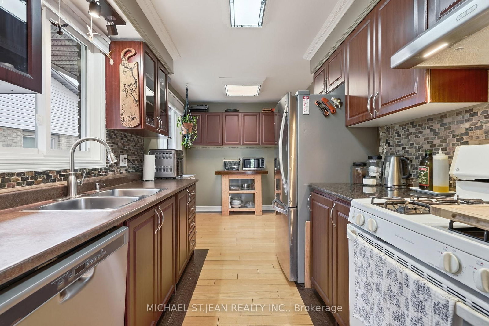49 Markson Crescent • Hamilton, ON photo 3