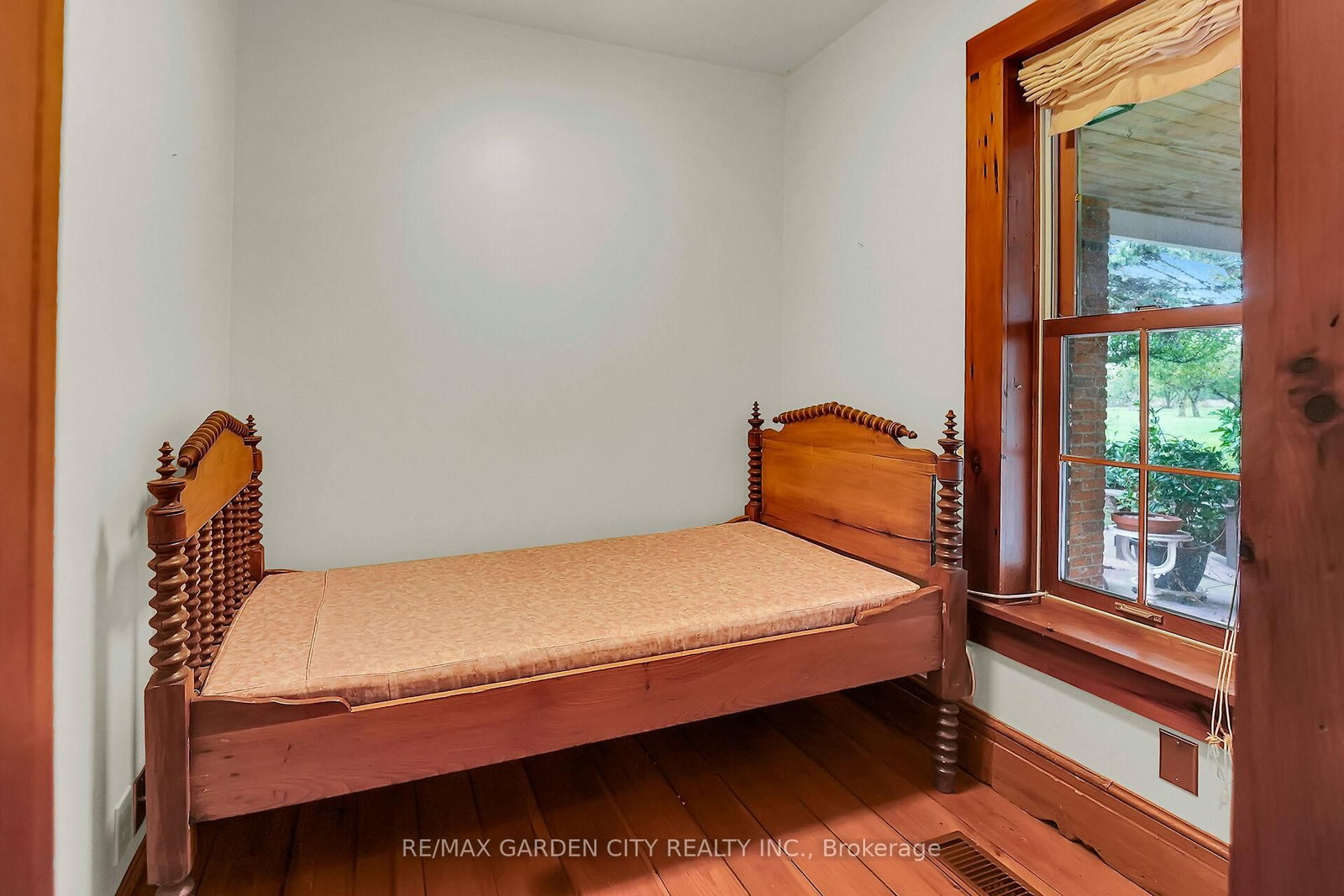 2432 Seburn Road • Thorold, ON photo 18