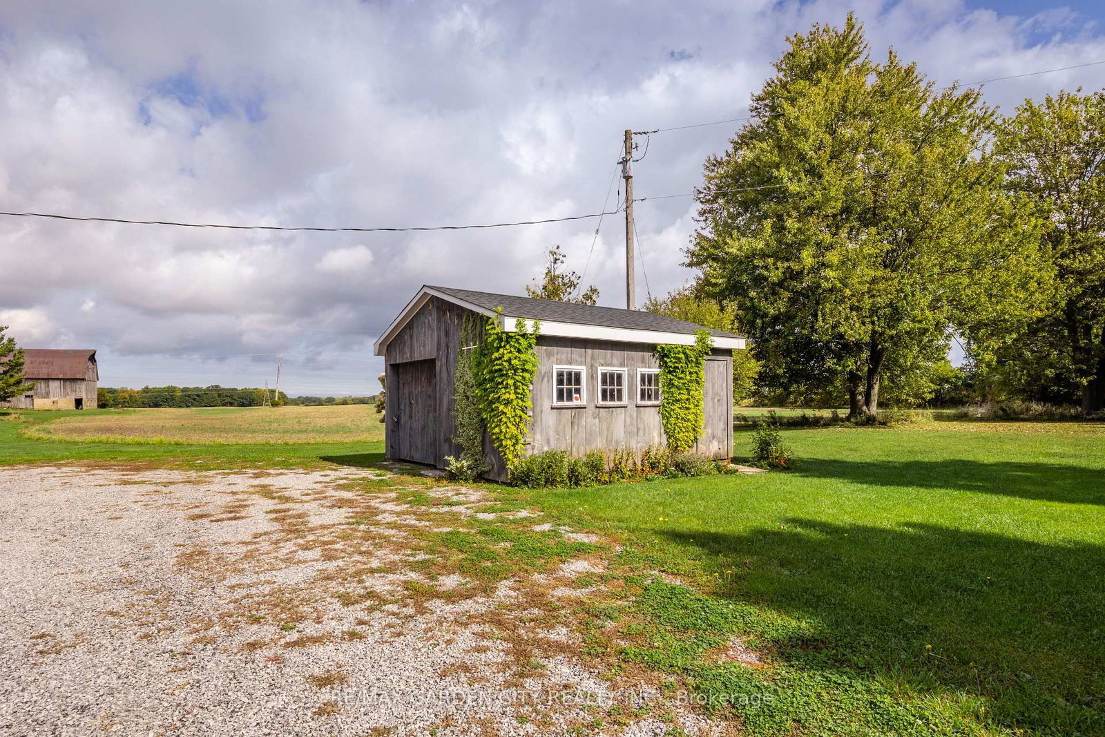 2432 Seburn Road • Thorold, ON photo 6