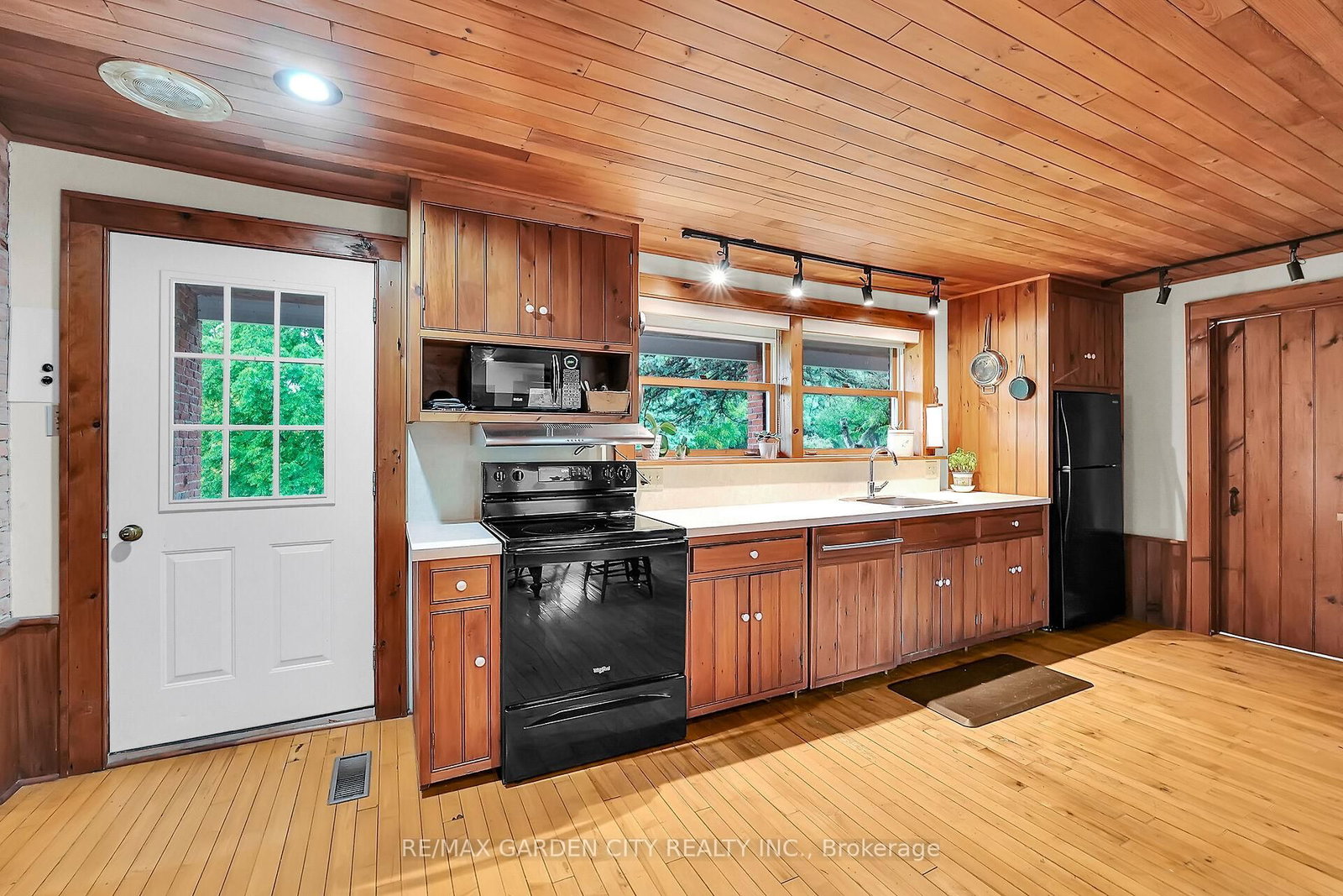 2432 Seburn Road • Thorold, ON photo 17