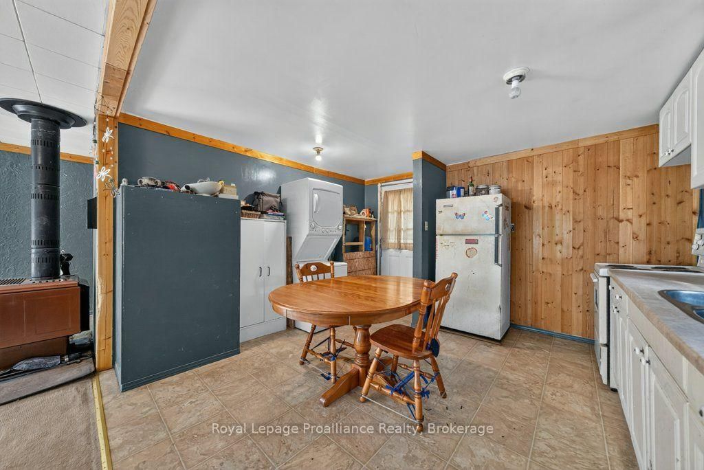 2452 Henderson Road • Barry's Bay, ON photo 17