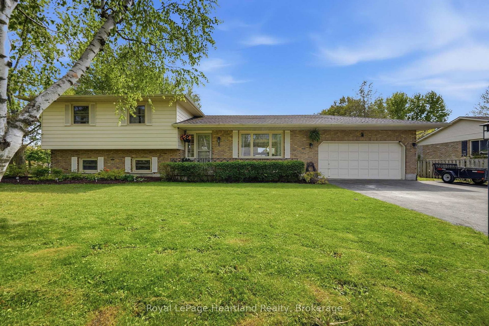 36589 DUNLOP Drive • Ashfield-Colborne-Wawanosh, ON photo 1