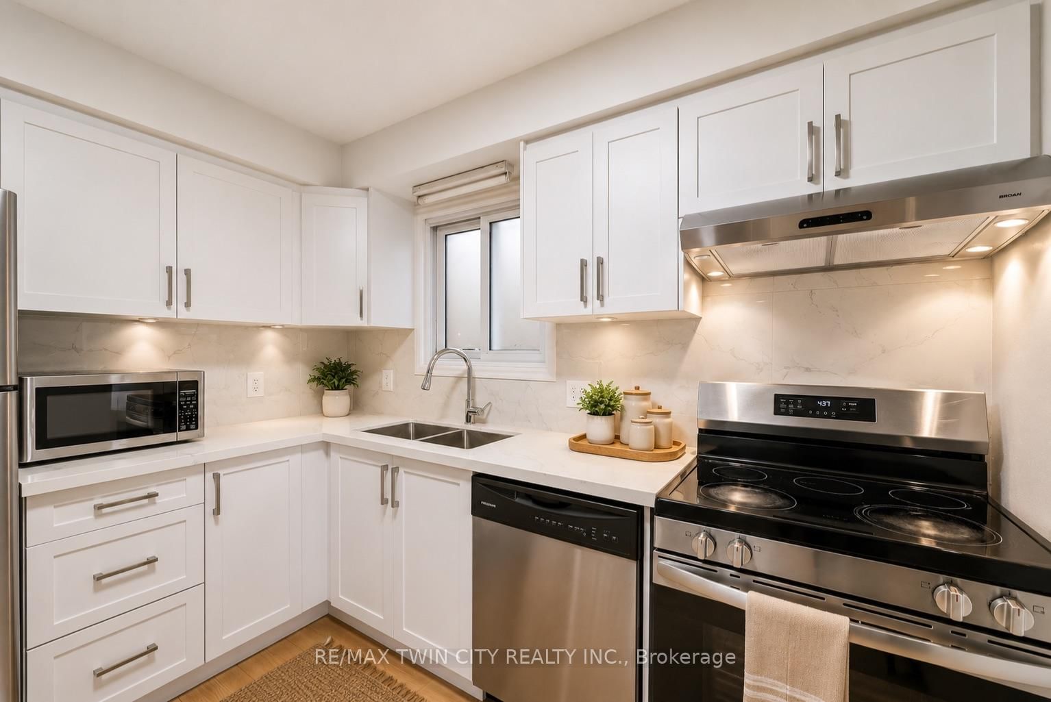 82 BRIDLEWREATH Street • Kitchener, ON photo 11
