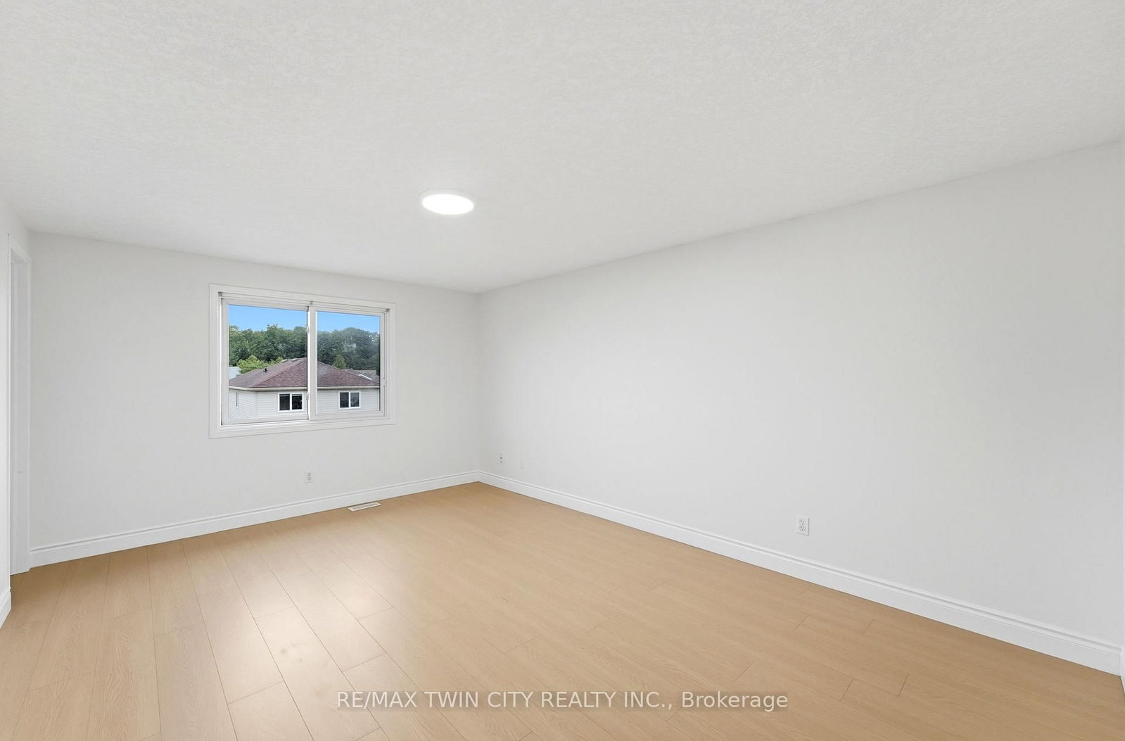 82 BRIDLEWREATH Street • Kitchener, ON photo 18