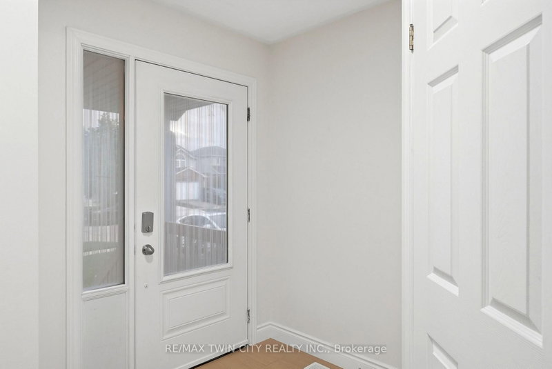 82 BRIDLEWREATH Street