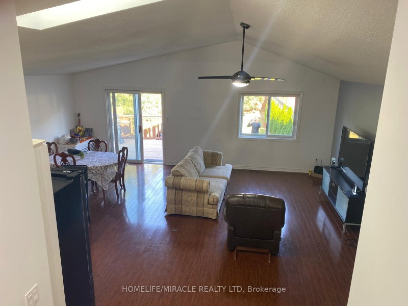 806 Fairway Crescent