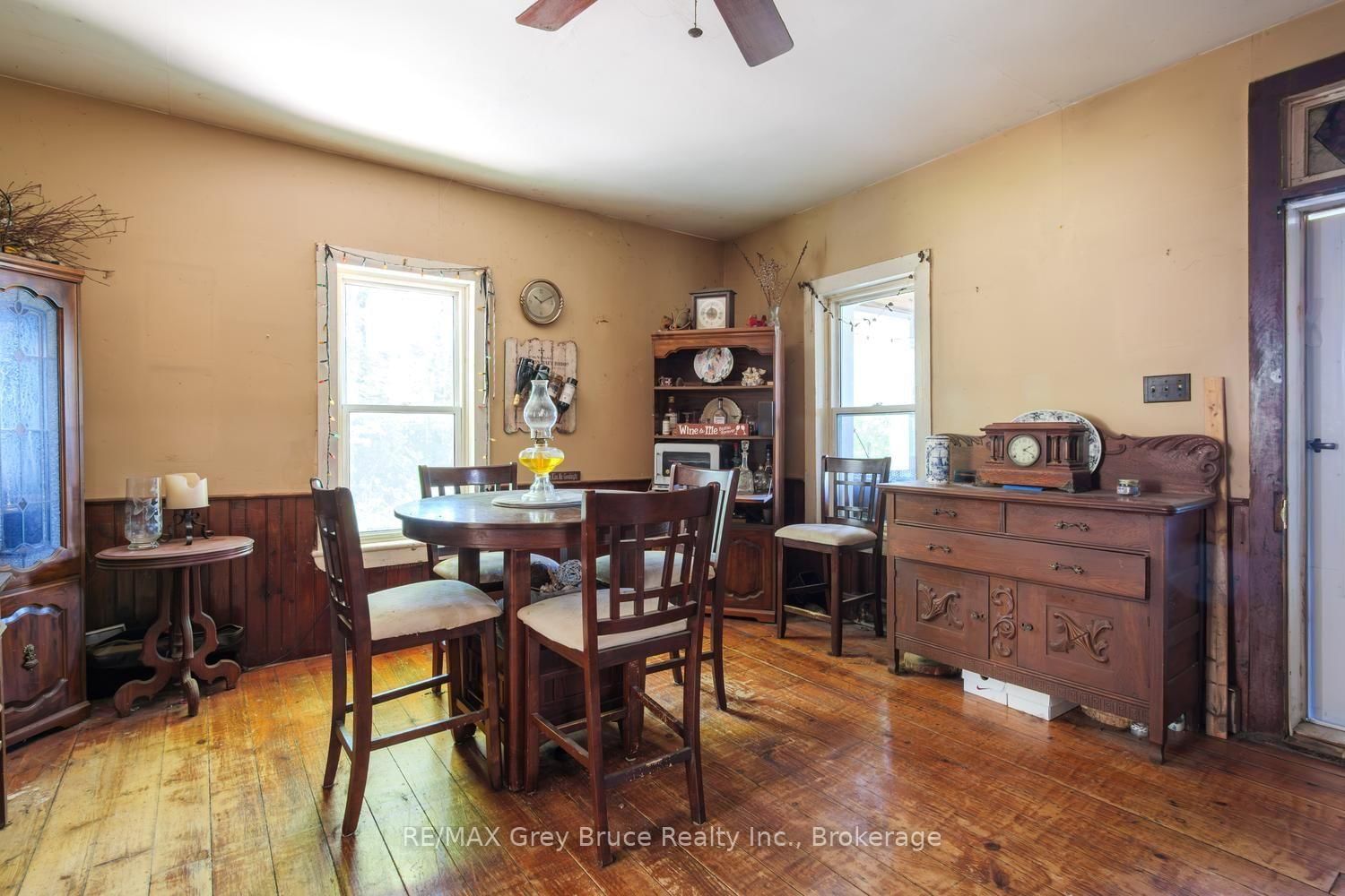 501306 Grey 1 Road • Georgian Bluffs, ON photo 11