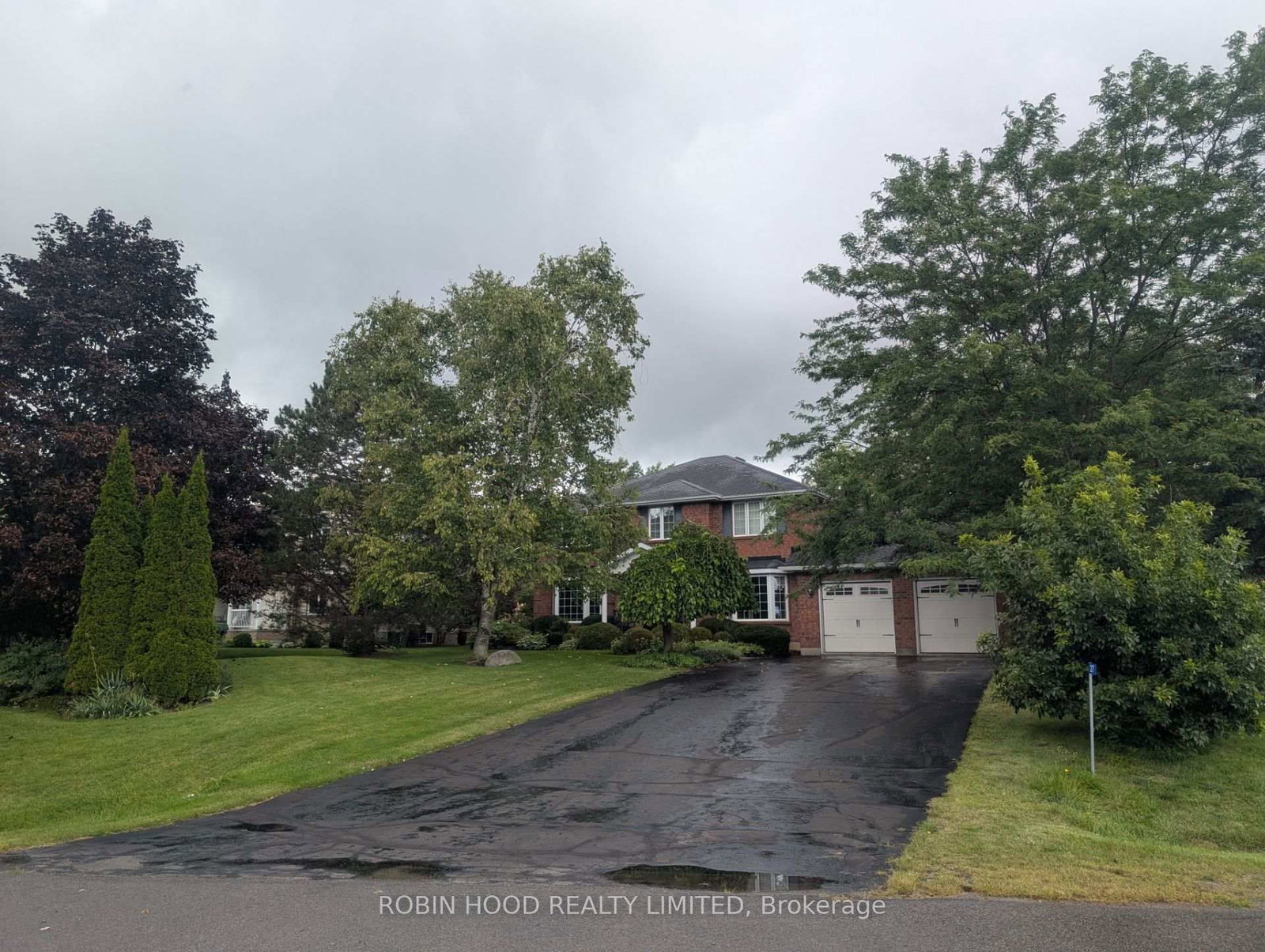 27 Hastings Park Drive • #nil • Belleville, ON photo 1