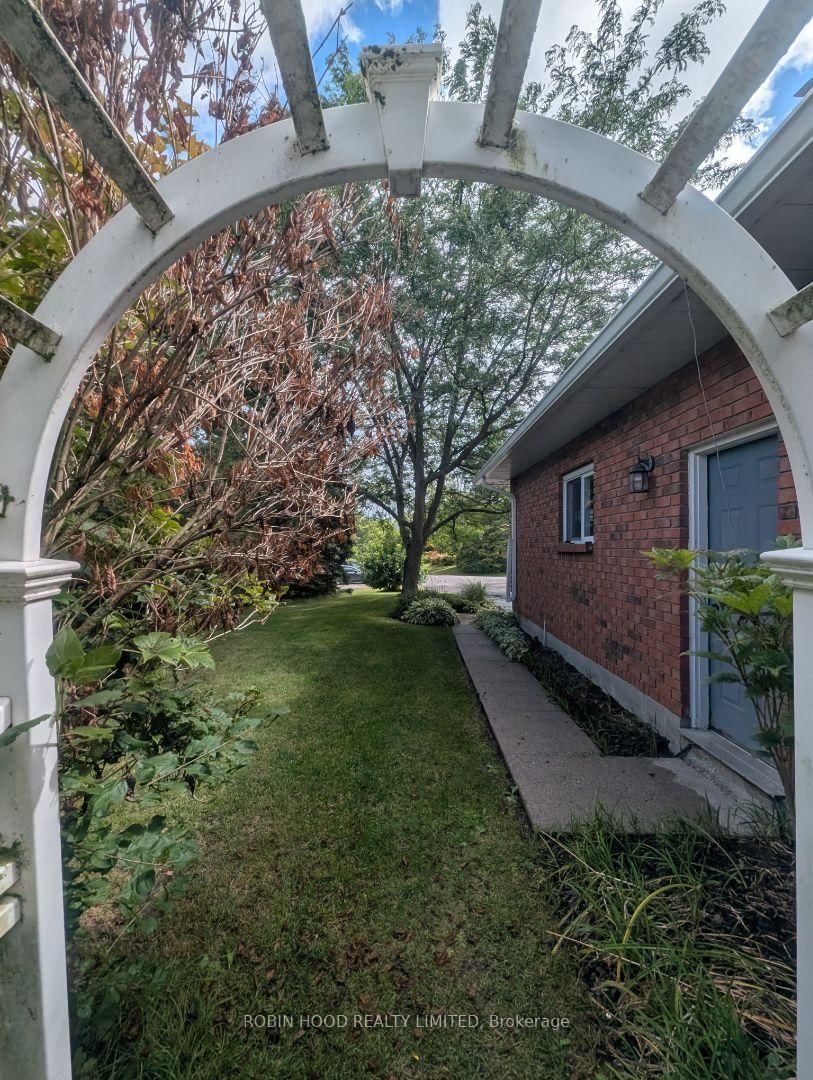 27 Hastings Park Drive • #nil • Belleville, ON photo 31