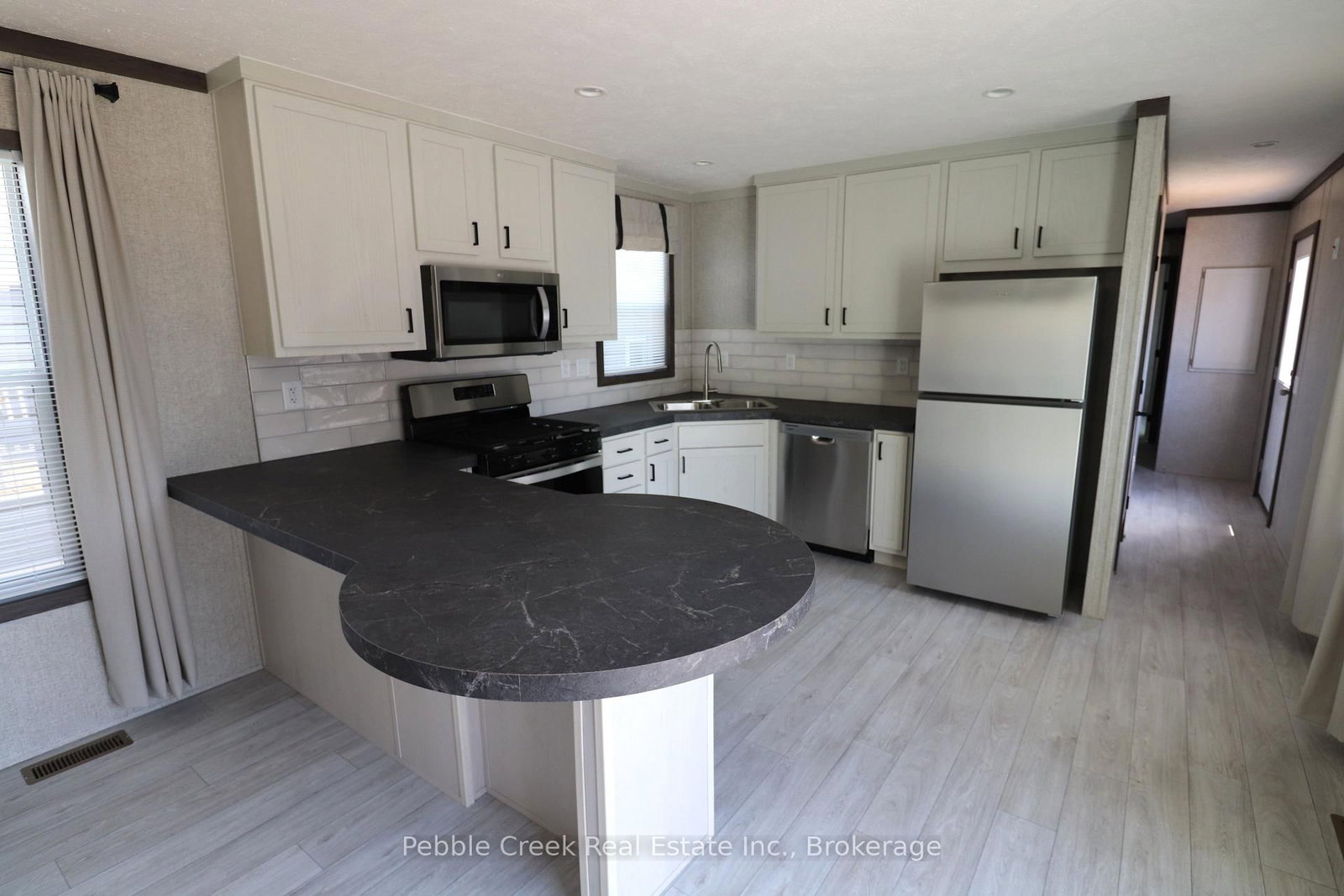 17 Sutton Drive • Ashfield-Colborne-Wawanosh, ON photo 6