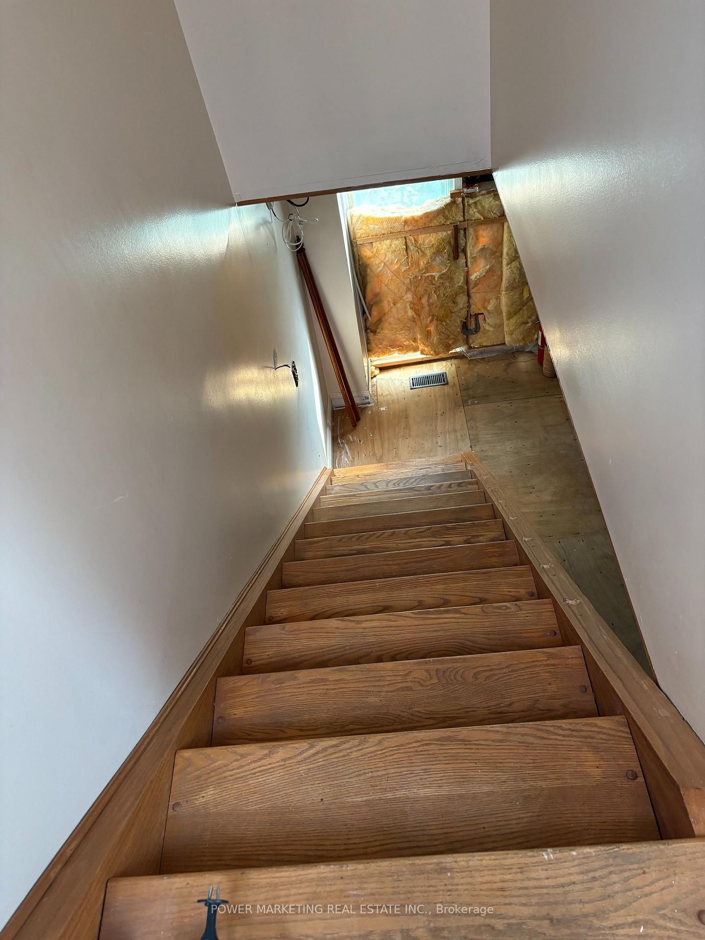 35 PINHEY Street • Ottawa, ON photo 5