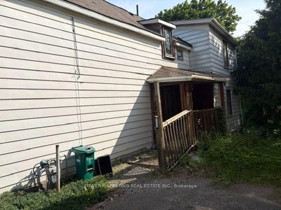 35 PINHEY Street • Ottawa, ON photo 8