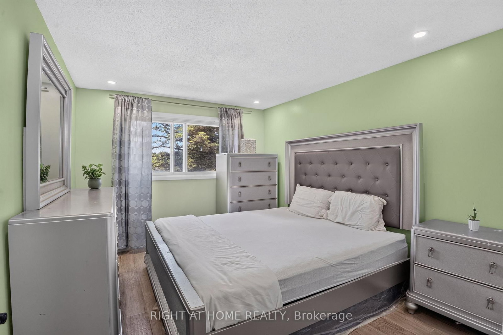1385 Chartrand Avenue • Orleans, ON photo 15