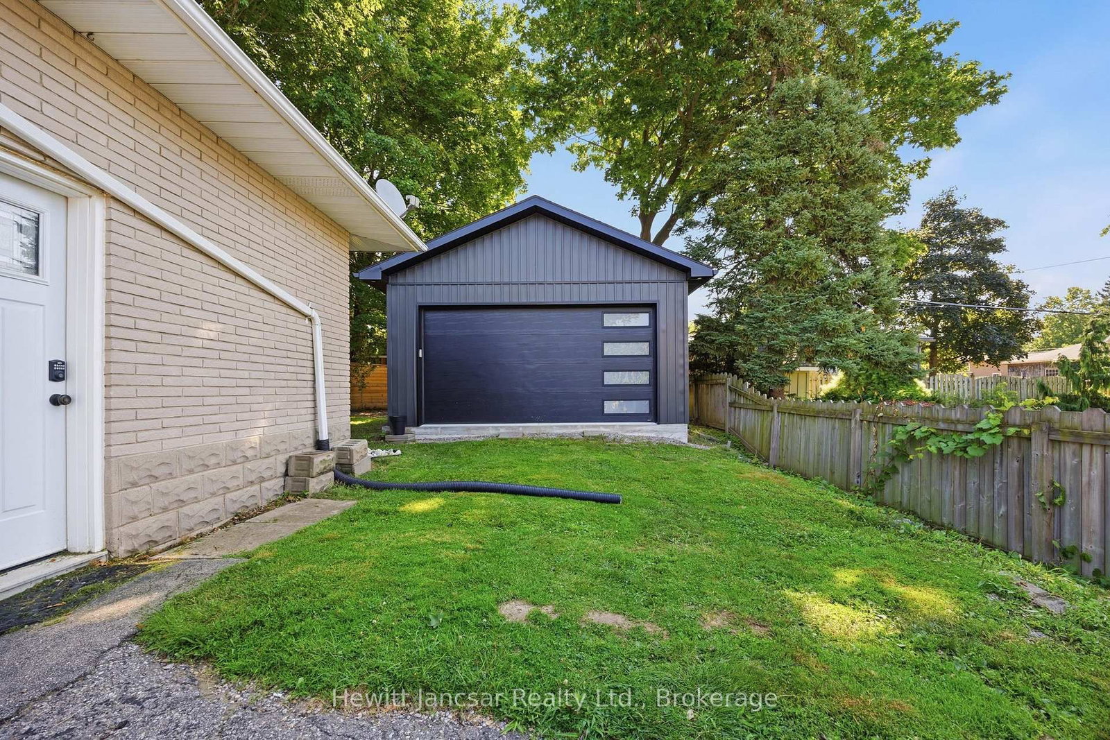 Listing Image 4
