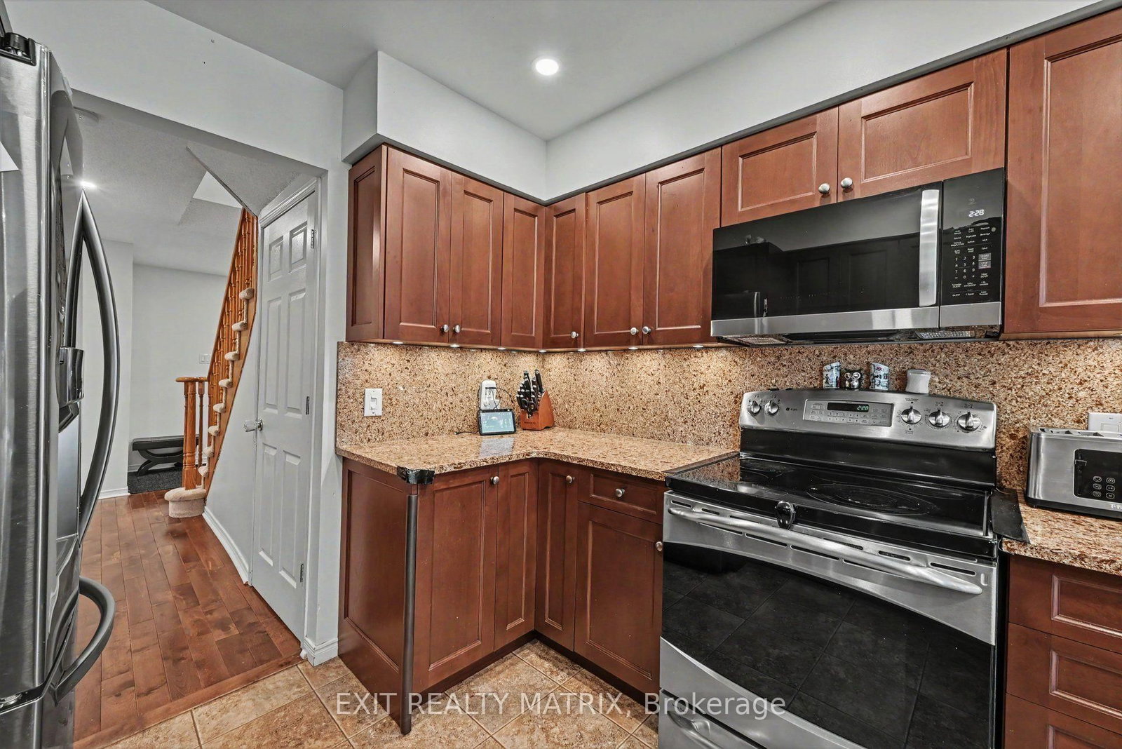 627 Chenier Way • Ottawa, ON photo 10