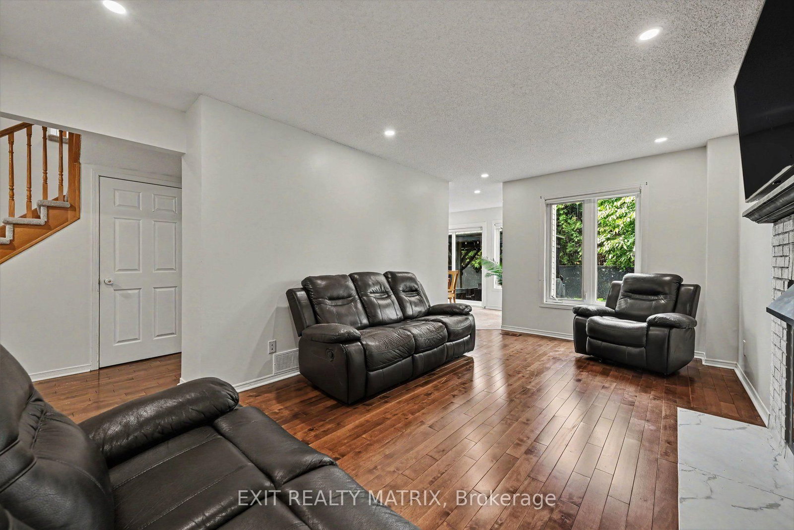 627 Chenier Way • Ottawa, ON photo 13