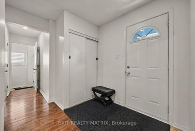 627 Chenier Way • Ottawa, ON photo 3