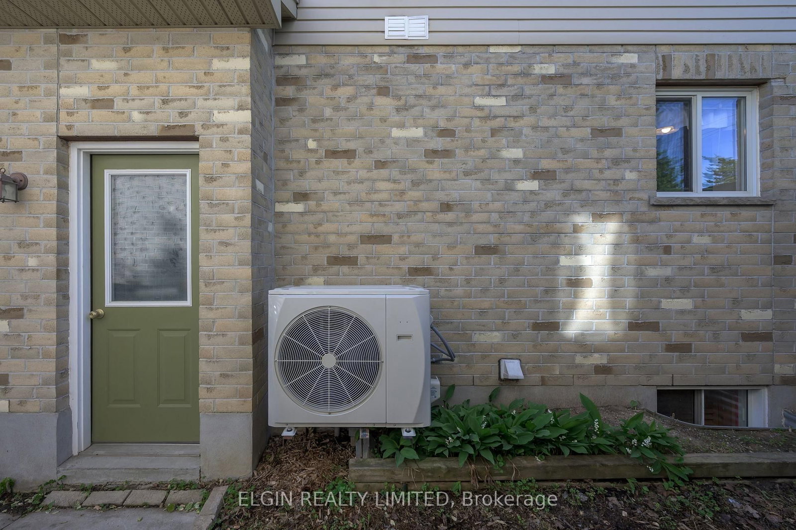 9939 Florence Street • Southwold, ON photo 31