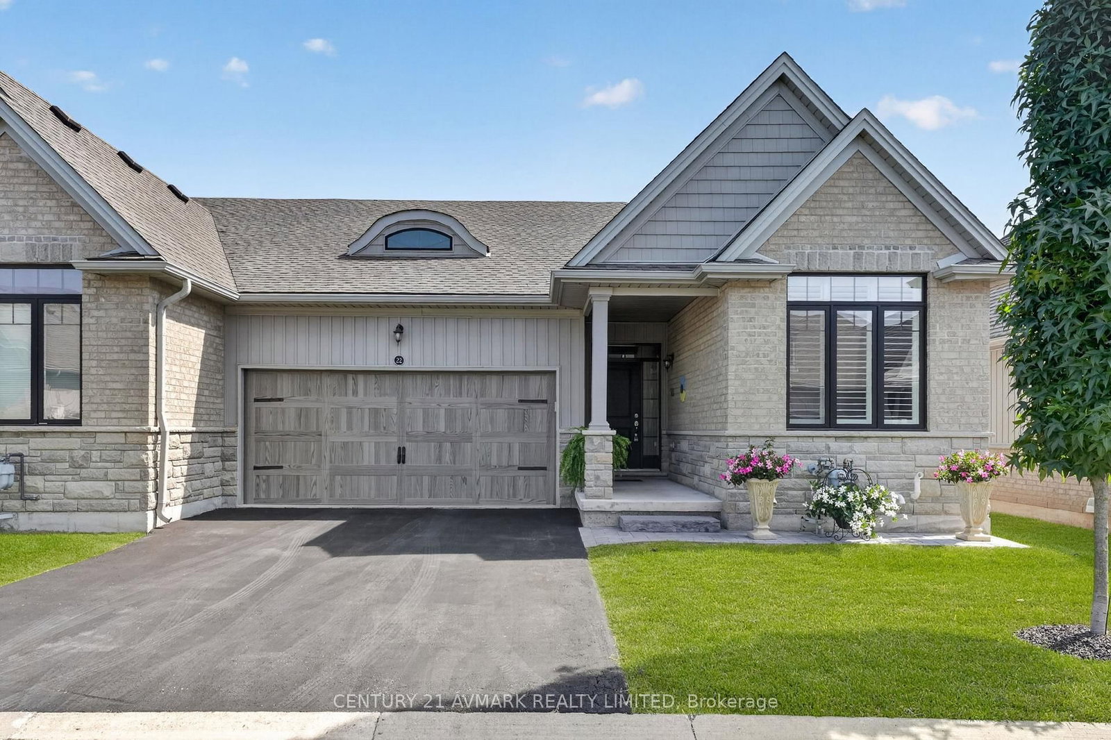 22 Borden Trail • Welland, ON photo 1