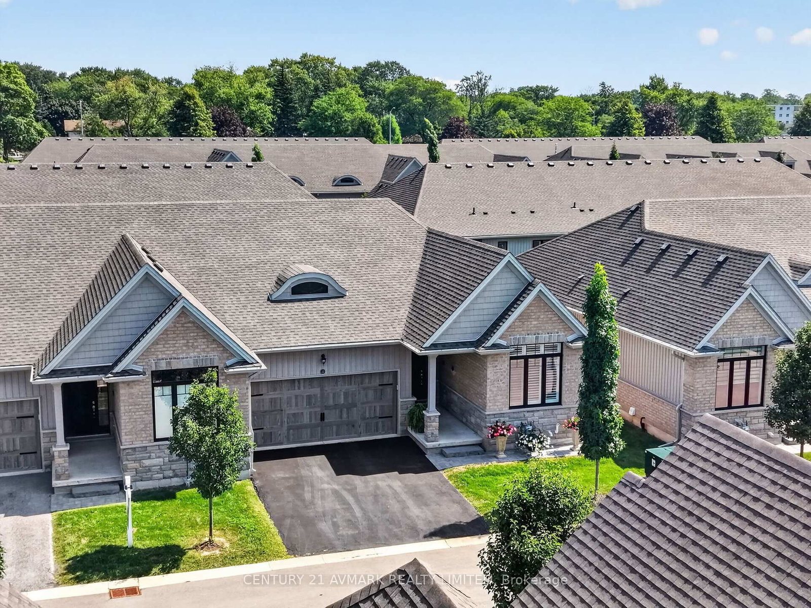 22 Borden Trail • Welland, ON photo 4