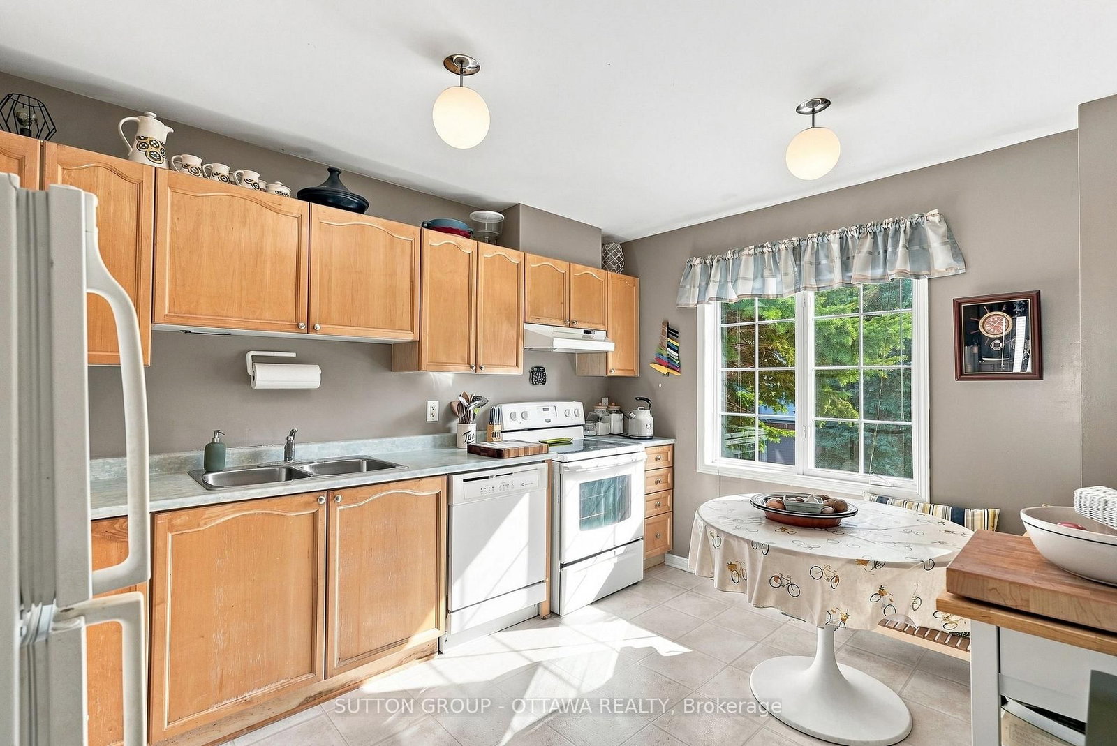 22 Manhattan Crescent • Ottawa, ON photo 5