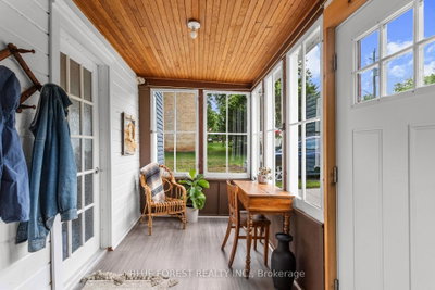9 Union Street E • Lambton Shores, ON photo 4