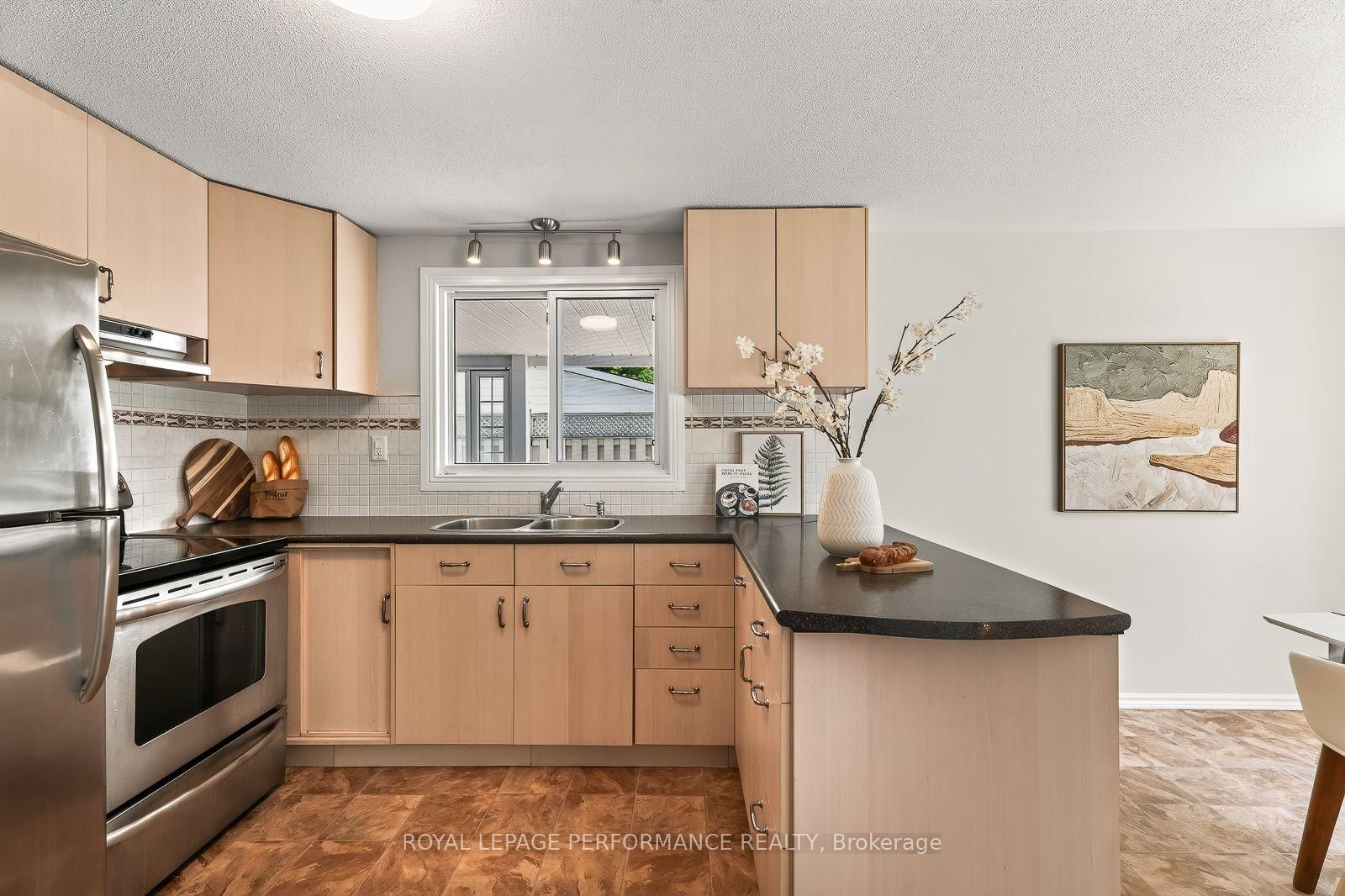 2179 Erinbrook Crescent • Ottawa, ON photo 11